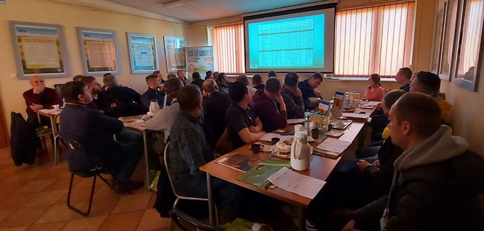 Uczestnicy spotkania podczas prezentacji