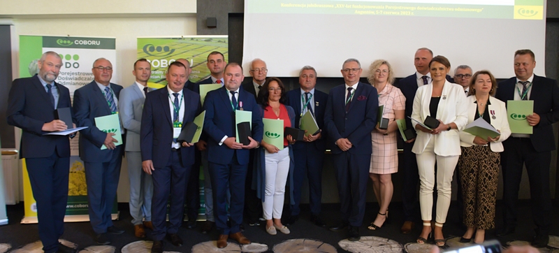 Dyrektorzy SDOO odznaczeni statuetkami „25 lat PDO”