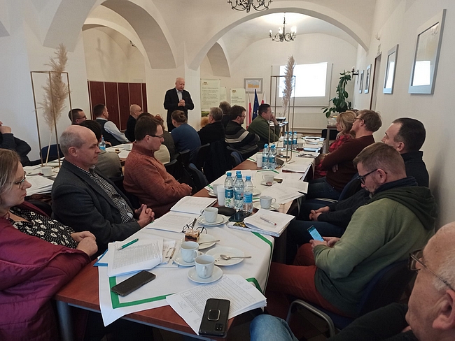 Członkowie Śląskiego Zespołu PDO oraz przemawiający Prezes Śląskiej Izby Rolniczej Roman Włodarz