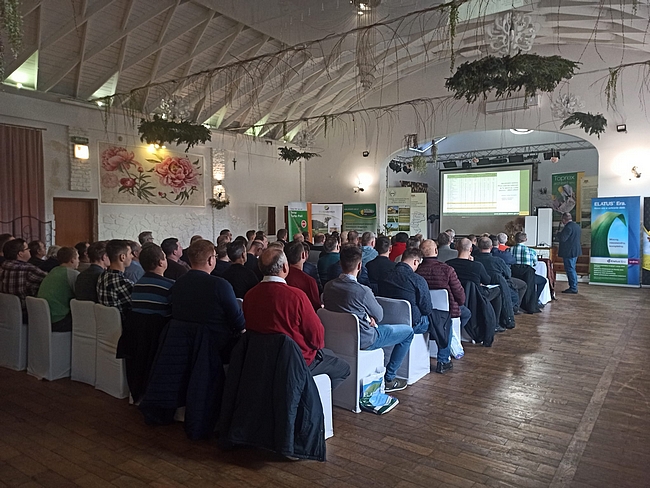 Dyrektor SDOO Pawłowice podczas prezentacji. 