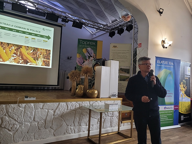 Jacek Sztandera – firma Saatbau Linz podczas prezentacji. 