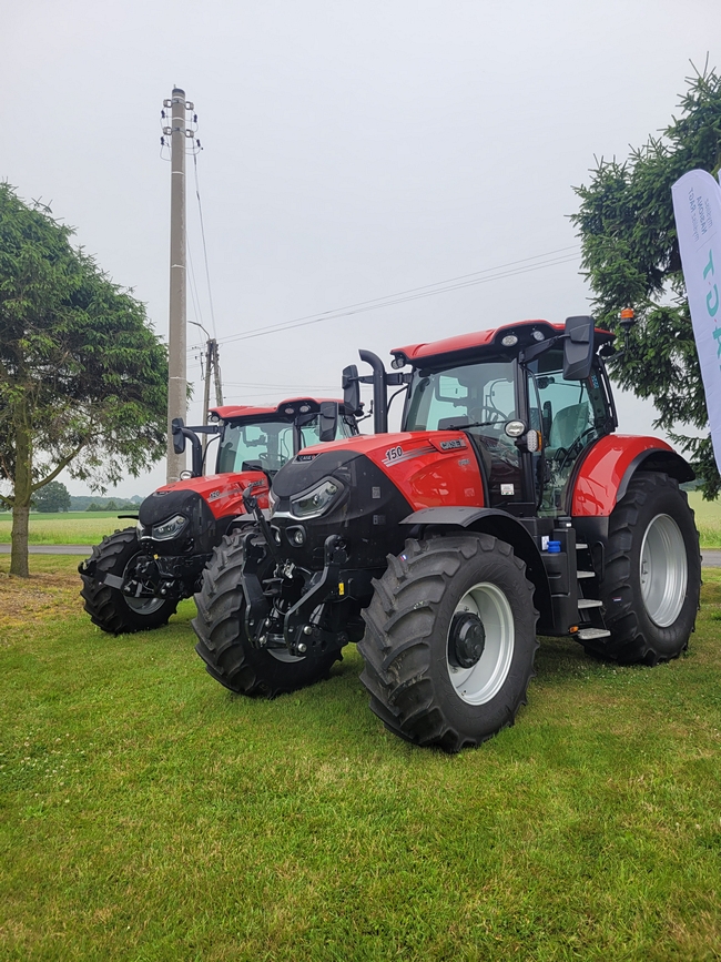 Wystawa ciągników firmy Agrocentrum